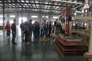 居然之家樂屋裝飾精英團(tuán)隊(duì)赴揚(yáng)子地板參觀交流，深化木地板合作與創(chuàng)新